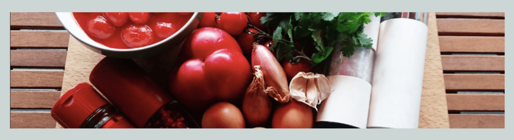 Tomaten, frisch und aus der Dose, Paprika, Eier, Petersilie, Zwiebeln und Knoblauch