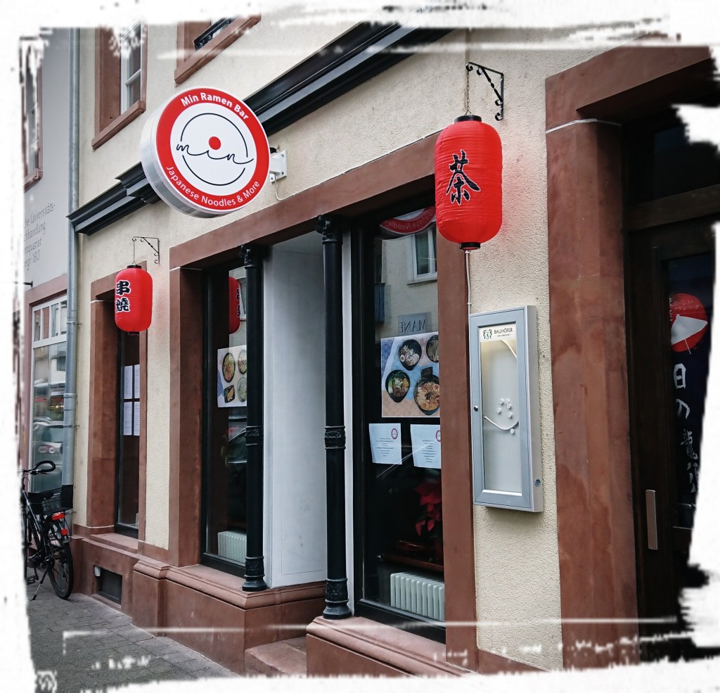 Rote Laternen weisen den Weg in die Min Ramen Bar in Karlsruhe